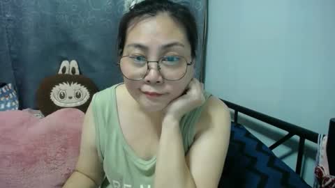 Snapshot of bellbabe chatting on 04-21-26, 12:00 Bella online show from 04-21-26, 12:00