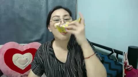 Snapshot of bellbabe chatting on 04-24-26, 09:45 Bella online show from 04-24-26, 09:45