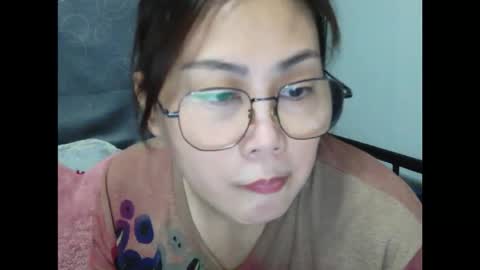 Snapshot of bellbabe chatting on 05-18-26, 02:40 Bella online show from 05-18-26, 02:40