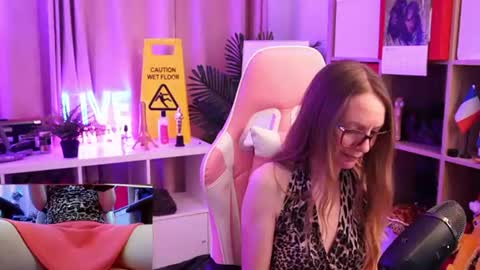 Snapshot of belle_alice chatting on 06-17-26, 11:45 Alice online show from 06-17-26, 11:45