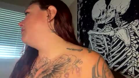 Snapshot of belle_marie chatting on 09-12-25, 02:17 Belle xx online show from 09-12-25, 02:17