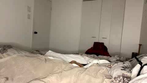 Snapshot of belle_marie chatting on 12-21-25, 08:43 Belle xx online show from 12-21-25, 08:43