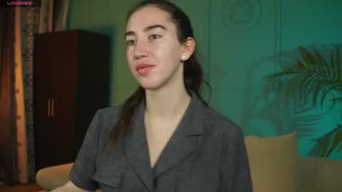Snapshot of belle_via chatting on 06-21-26, 10:29 Bella online show from 06-21-26, 10:29
