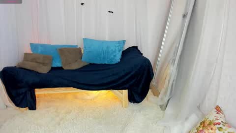 Belle online show from 11-05-25, 01:16