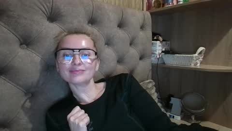 Amelia online show from 10-30-25, 06:30