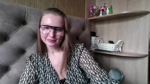 Amelia online show from 11-06-25, 10:27