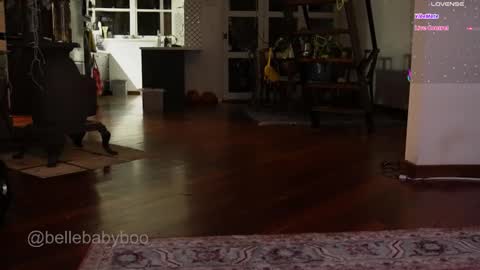 Snapshot of bellebabyboo chatting on 02-15-26, 01:09 BELLE online show from 02-15-26, 01:09