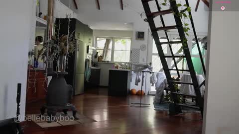 Snapshot of bellebabyboo chatting on 02-25-26, 03:05 BELLE online show from 02-25-26, 03:05