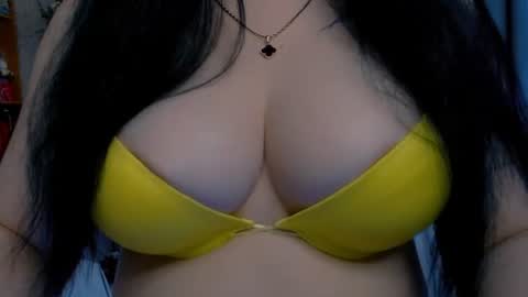 Snapshot of bellelovexx chatting on 06-25-26, 06:29 Hello I am kind friendly and cute girl online show from 06-25-26, 06:29