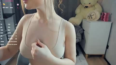 Snapshot of bellidream chatting on 04-29-26, 08:37 Bella online show from 04-29-26, 08:37
