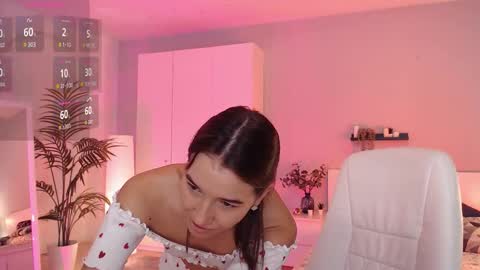 Bella online show from 09-23-25, 01:08