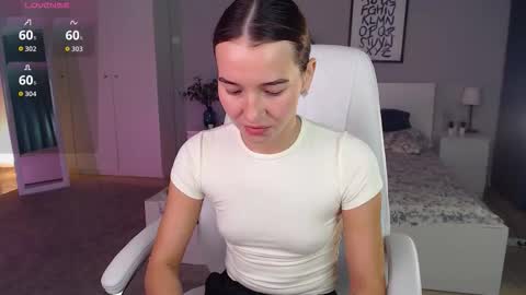 Bella online show from 10-10-25, 01:15