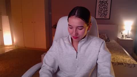 Bella online show from 10-12-25, 01:04