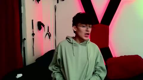 Neon online show from 11-11-25, 11:21