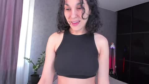 Snapshot of bemby_pam chatting on 05-08-26, 04:18 A girl from your dreams online show from 05-08-26, 04:18