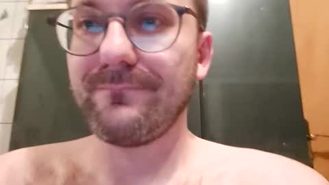 Snapshot of ben00189 chatting on 10-28-25, 06:43 ben00189 online show from 10-28-25, 06:43