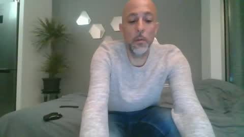 Snapshot of benbare13 chatting on 02-20-25, 05:07 benbare13 online show from 02-20-25, 05:07