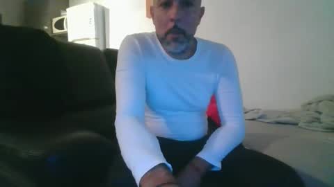 Snapshot of benbare13 chatting on 10-27-25, 11:20 benbare13 online show from 10-27-25, 11:20