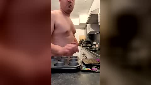 Snapshot of benchuuk chatting on 07-18-26, 06:23 Mr. Bcum online show from 07-18-26, 06:23