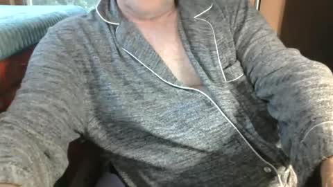 Snapshot of bendrinkin chatting on 06-23-26, 01:25 bendrinkin online show from 06-23-26, 01:25