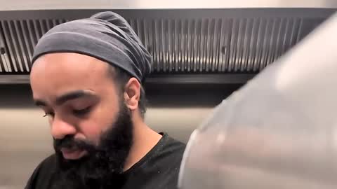 Snapshot of bengel_mozam chatting on 11-21-25, 01:32 kevin online show from 11-21-25, 01:32