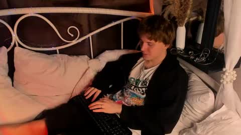 Snapshot of benjamin_harris chatting on 05-28-26, 06:00 Benjamin online show from 05-28-26, 06:00