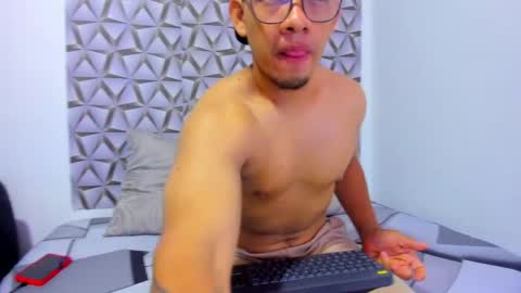 Benjamin online show from 04-06-26, 01:23