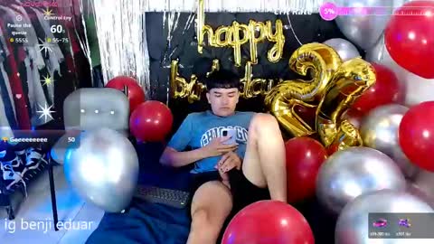 Snapshot of benji_hoter chatting on 06-06-26, 05:06 Benji Hoter online show from 06-06-26, 05:06