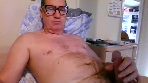 Snapshot of bennybutterfly007 chatting on 12-18-25, 12:22 bennybutterfly007 online show from 12-18-25, 12:22