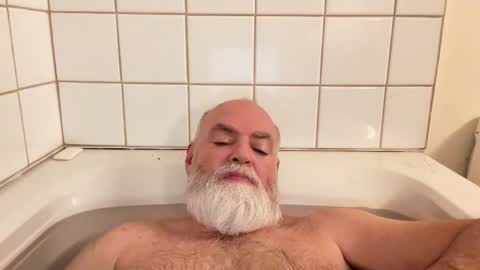 Snapshot of bennyvee69 chatting on 11-16-25, 02:55 Soul online show from 11-16-25, 02:55