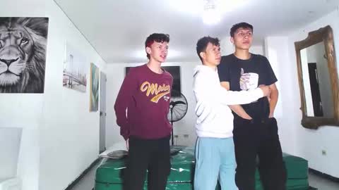 benz boys online show from 10-08-25, 12:03