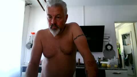 Snapshot of berg_boy chatting on 06-27-26, 08:08 Martin online show from 06-27-26, 08:08