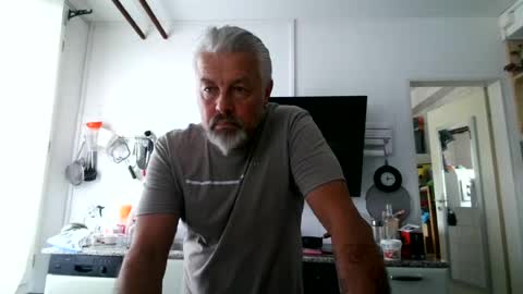 Snapshot of berg_boy chatting on 07-26-26, 10:11 Martin online show from 07-26-26, 10:11