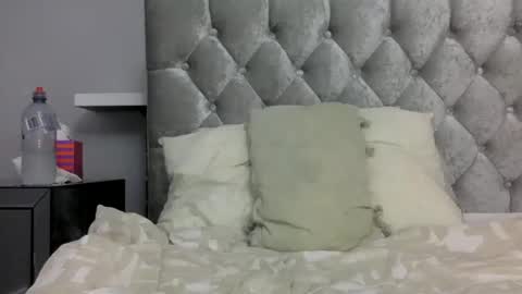 Snapshot of bermudatriangle12 chatting on 12-15-24, 04:59 tixxie  online show from 12-15-24, 04:59