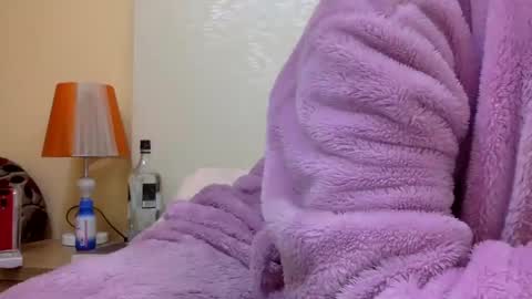 Snapshot of bermudatriangle12 chatting on 02-18-25, 07:21 tixxie  online show from 02-18-25, 07:21