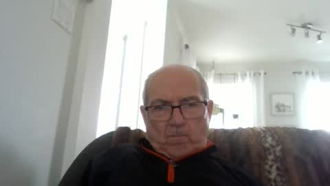 bernard1102 online show from 04-17-26, 01:36