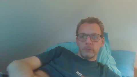 Snapshot of bernie484237 chatting on 06-02-26, 04:42 Bernie online show from 06-02-26, 04:42