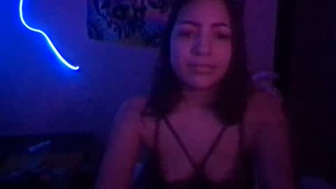 berry_bee98 online show from 01-06-26, 06:17