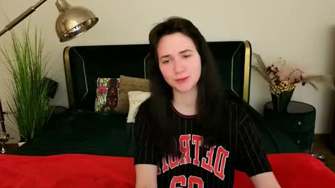 Snapshot of berrydiva chatting on 05-03-26, 07:53 Violette online show from 05-03-26, 07:53