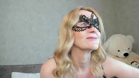 Snapshot of best__angelica chatting on 06-14-26, 05:04 best__angelica online show from 06-14-26, 05:04