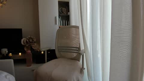 Vicky   online show from 10-24-25, 06:32