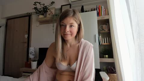 Vicky   online show from 10-27-25, 08:29