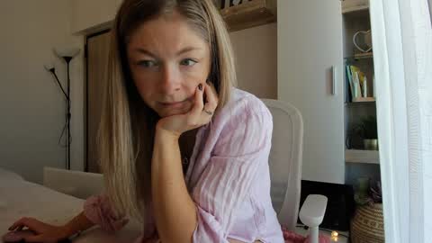 Vicky   online show from 11-11-25, 07:52