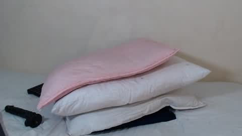 Snapshot of bestwayto_jerk chatting on 06-18-26, 02:21 ZYLITH online show from 06-18-26, 02:21