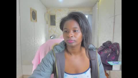 Snapshot of betany_grey chatting on 02-17-26, 03:47 Betaby grey online show from 02-17-26, 03:47