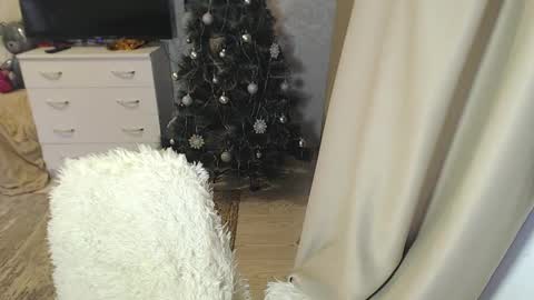 Snapshot of bethollan chatting on 12-14-24, 06:09 Elizabeth online show from 12-14-24, 06:09