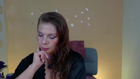 Snapshot of betsy_anub chatting on 06-26-26, 11:09 LINDA online show from 06-26-26, 11:09