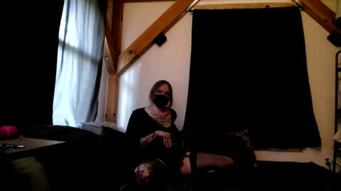 Snapshot of betsybradcock chatting on 06-12-26, 10:30 Betsy online show from 06-12-26, 10:30