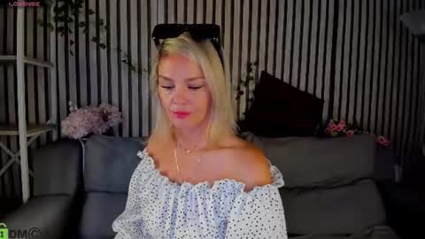 Snapshot of betty_brock chatting on 06-14-26, 01:03 Betty online show from 06-14-26, 01:03