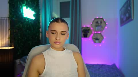 Snapshot of betty_greyy chatting on 09-20-25, 06:31 Betty Grey online show from 09-20-25, 06:31